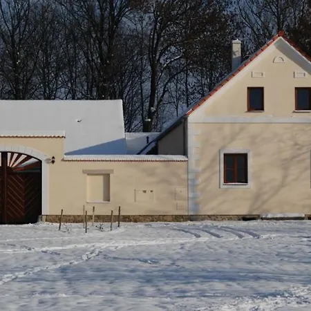 Veverčí Dvůr *