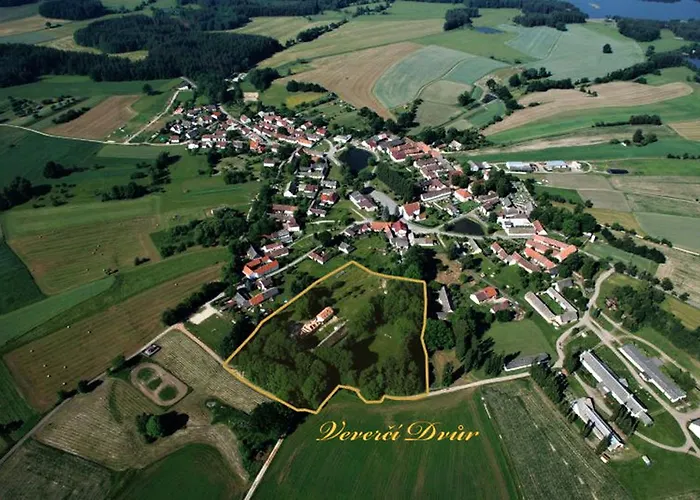 Veverci Dvur * Rosec